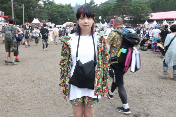おそと美人を探せ Vol 3 世界のフジロックで見つけた美人ファッションスナップ キャンプ アウトドア情報メディアhinata