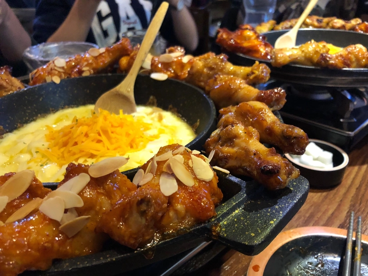 Snsで大流行 人気の韓国料理をスキレットで作ってみよう キャンプ アウトドア情報メディアhinata