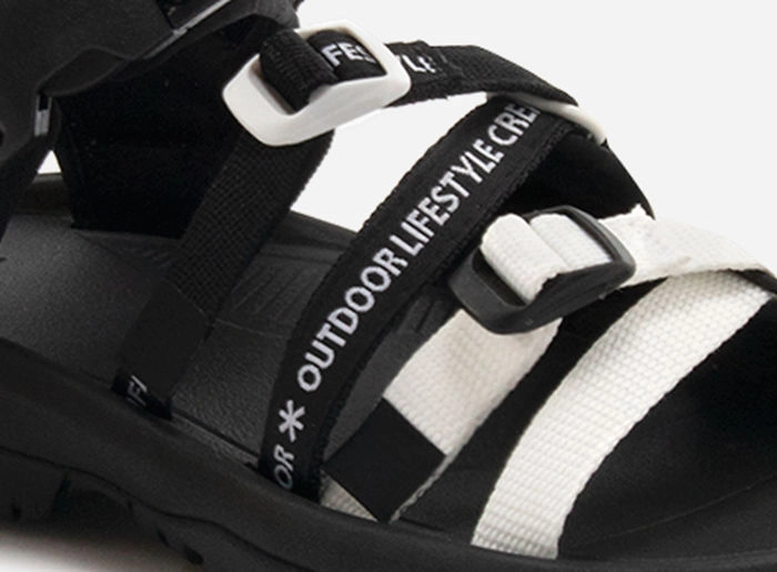 【新品】teva  peak コラボ サンダル ブラック/ホワイト これは買うしかない！Snow Peak × Teva コラボレーション