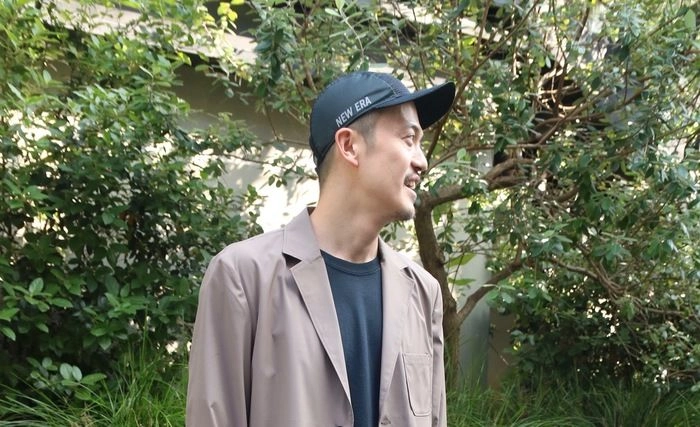 キャップを被った男性の写真