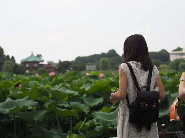 リュックを背負った女の子の写真