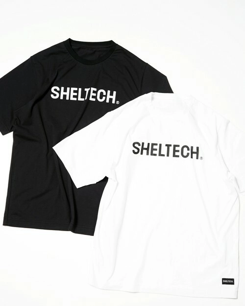 「SHELTECK(R)」のロゴが入った白と黒のTシャツ