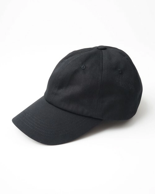 キッズサイズの黒いSHELTECK(R)キャップ