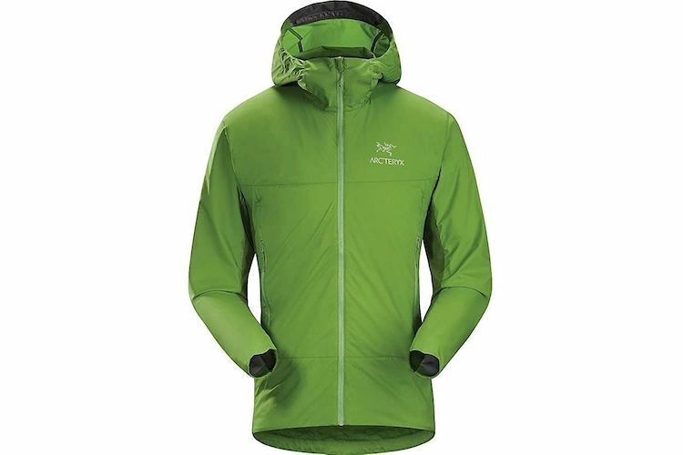 軽量で機能性の高いアークテリクスアトムシリーズ！山には必ず持って