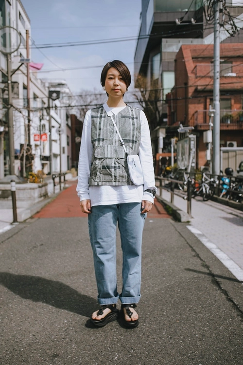 スノーピークの女性スタッフ、ファッションスナップ