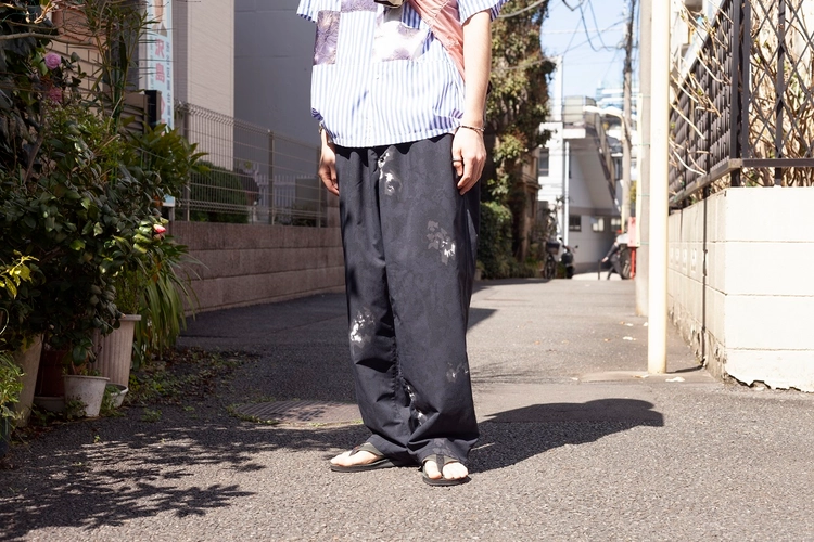 nanamica TOKYOのムラ染めパンツ