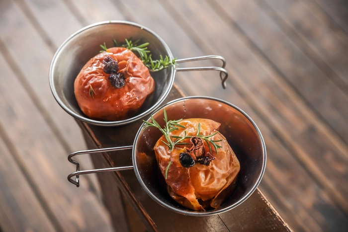 焼きリンゴって意外に簡単 おすすめレシピとアレンジの楽しみ方 キャンプ アウトドア情報メディアhinata