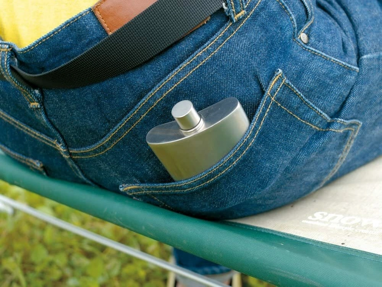 スキットルおすすめ16選 持ち運びに便利 大人の雰囲気を醸し出せる キャンプ アウトドア情報メディアhinata