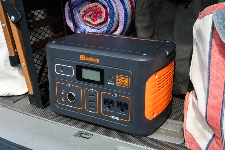 夏のキャンプと車中泊で活躍！ジャクリのポータブル電源がAmazon