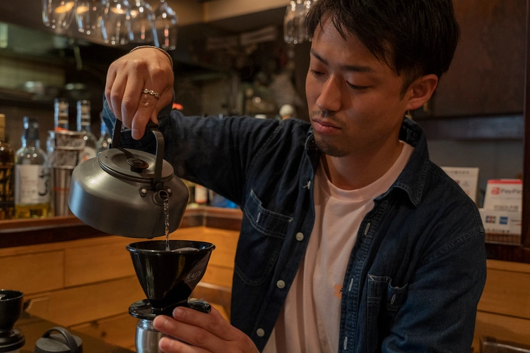 「CAMPERS PARADISE TOKYO」のオーナー・小松優介さん。