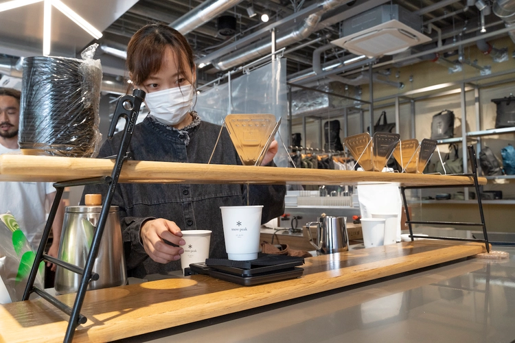 Snow Peak LAND STATION HARAJUKUの内観