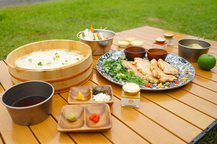 キャンプの食卓