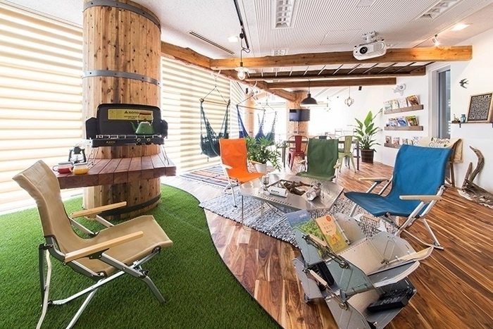 365BASE OUTDOOR HOSTELのグランピング施設の内装の画像