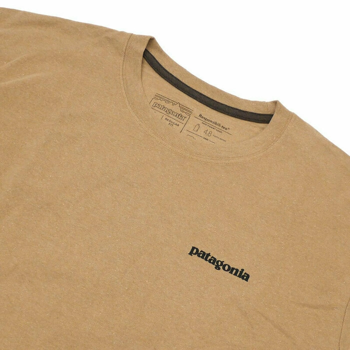 パタゴニアのロゴTシャツの画像