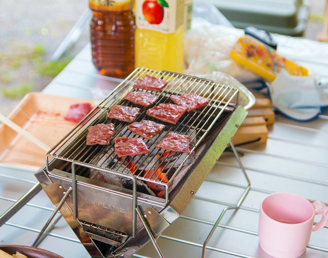 卓上バーベキューコンロをみんなで囲んで楽しく食事をしよう!