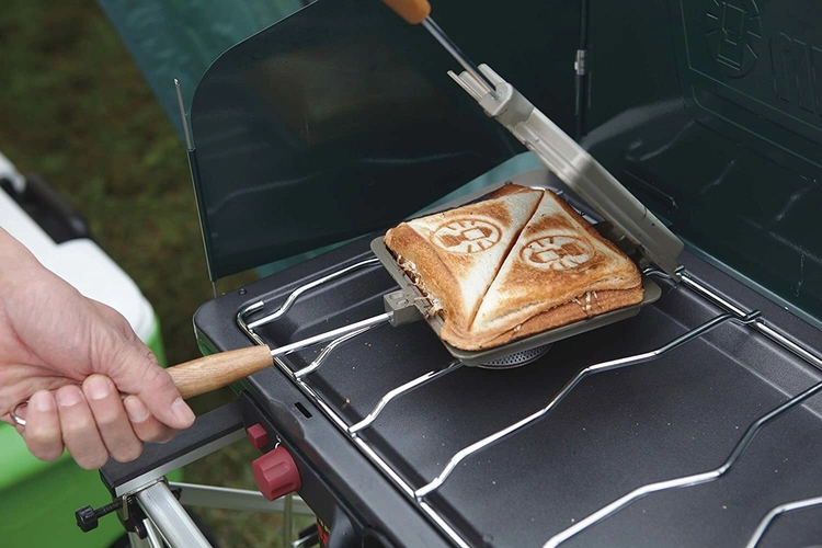 キャンプ小物まとめ売り⭐︎ランタン　ホットサンドメーカー　ハンギングドライネット ランタンマークがかわいい！コールマンのホットサンドの魅力