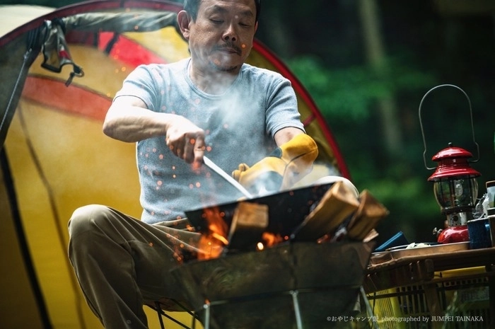 料理をする「おやじ」