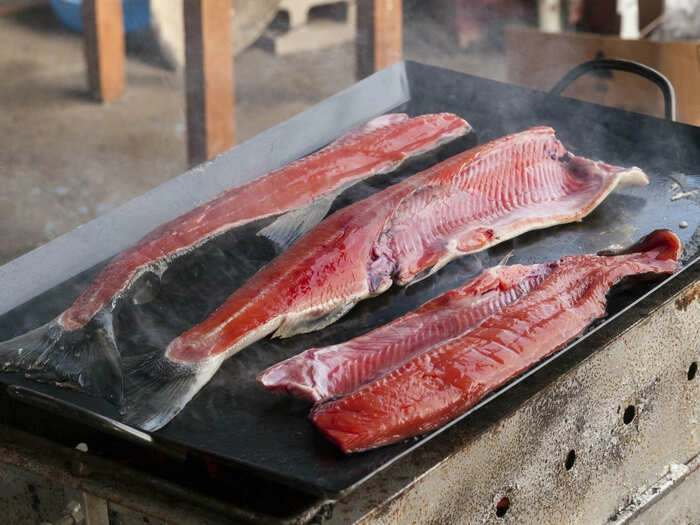 ソロでもファミリーでも 美味しく焼ける黒皮鉄板と周辺アイテム3選 キャンプ アウトドア情報メディアhinata ソロでもファミリーでも 美味しく焼ける黒皮鉄板と周辺アイテム3選 キャンプ アウトドア情報メディアhinata