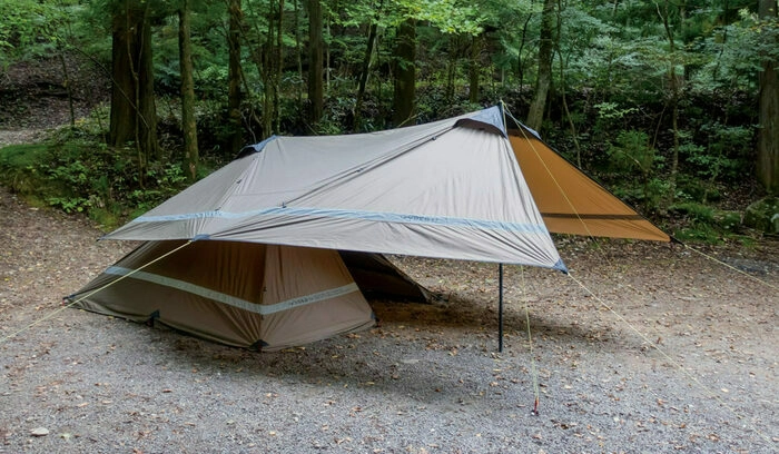 アウトドアブランドYOKAから、変幻自在のタープ2商品！ダークカーキの