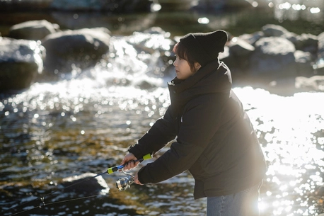釣りキャン キャンプ場そばにある魚の楽園 初心者でも管理釣り場で大漁なコツ キャンプ アウトドア情報メディアhinata