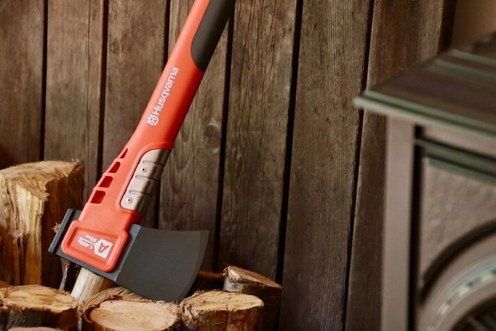 ハスクバーナの手斧を一挙紹介 両利き対応で使いやすい キャンプ アウトドア情報メディアhinata