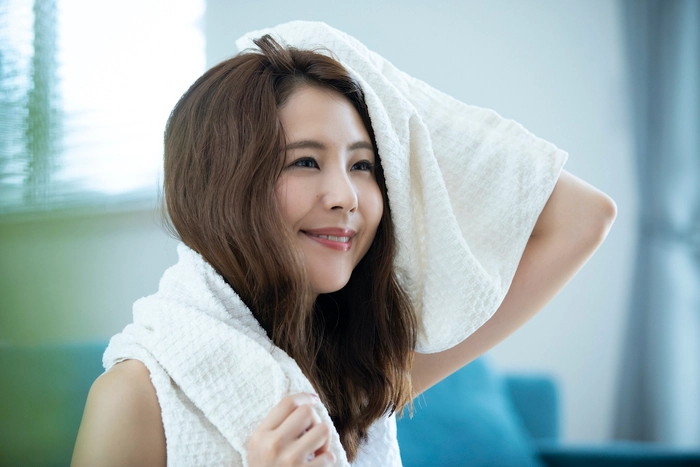 ドライシャンプーした女性