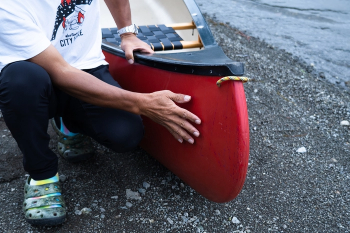 まっすぐ進むにはコツがいる 夏キャンプの達人に聞くカヌーの楽しみ方 水遊び はじめました キャンプ アウトドア情報メディアhinata