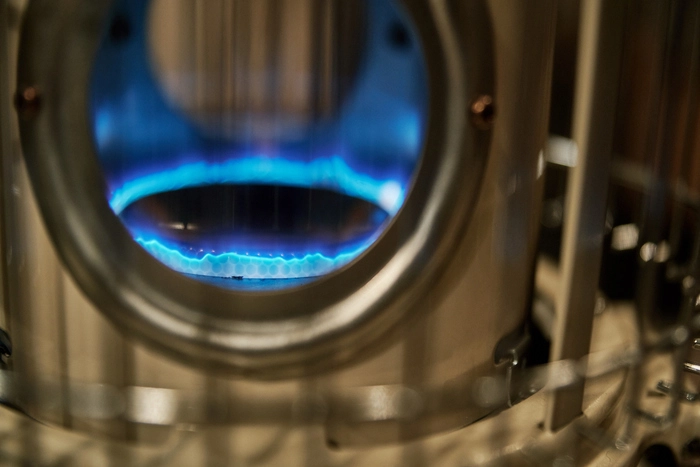 おしゃれな石油ストーブ アラジンのブルーフレーム キャンプで大活躍 キャンプ アウトドア情報メディアhinata おしゃれな石油ストーブ アラジンのブルーフレーム キャンプで大活躍 キャンプ アウトドア情報メディアhinata