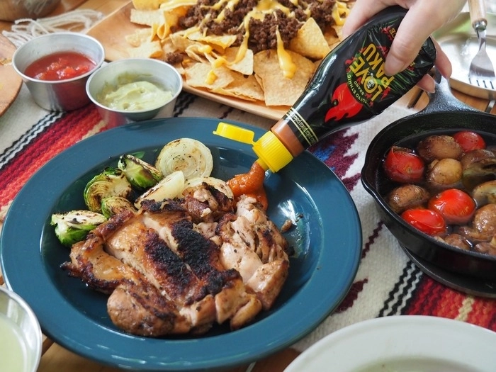 鶏モモ肉のグリルに添えられるパブパク