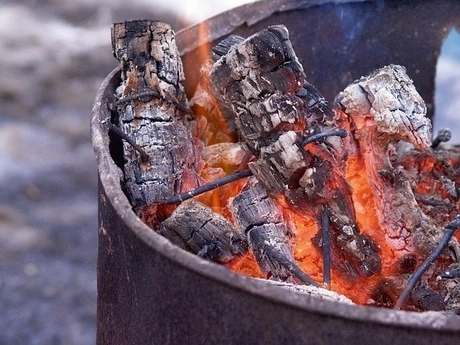 キャンプで焼き芋の作り方 おいしい 本格派の味に挑戦 キャンプ アウトドア情報メディアhinata