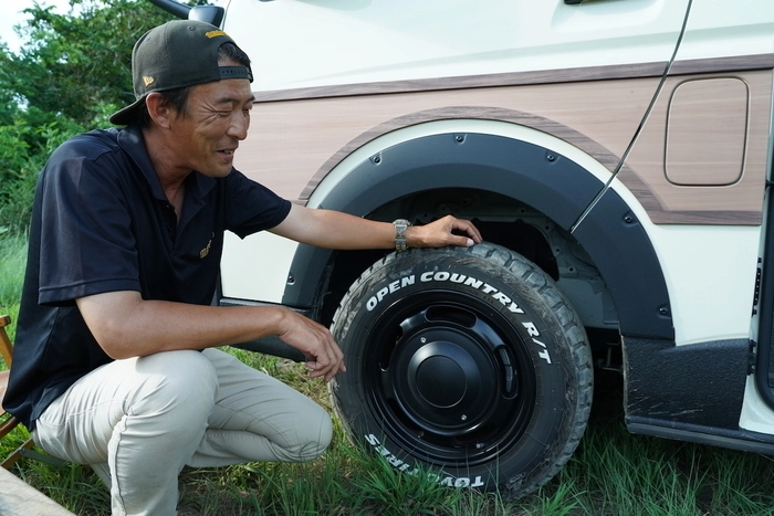 キャンプなタイヤ選び 業界30年のプロが オールテレーン一択 と断言するワケ Suvでなくてもアウトドアなクルマに キャンプ アウトドア情報メディアhinata