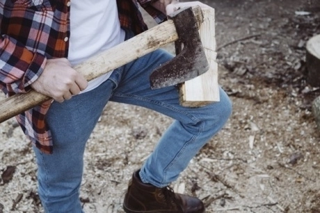 キャンプで使いやすい斧おすすめ15選 なぜ必要 ナタの違いは キャンプ アウトドア情報メディアhinata キャンプで使いやすい斧おすすめ15選 なぜ必要 ナタの違いは キャンプ アウトドア情報メディアhinata