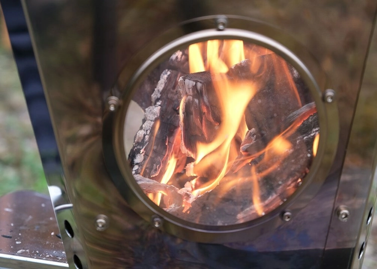 地面への熱ダメージをブロック！焚き火界に革命を起こすストーブが販売