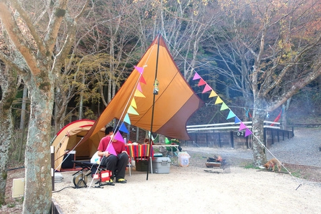 キャンプのおしゃれなレイアウトはこう作る これでテントの中までオシャレさん キャンプ アウトドア情報メディアhinata