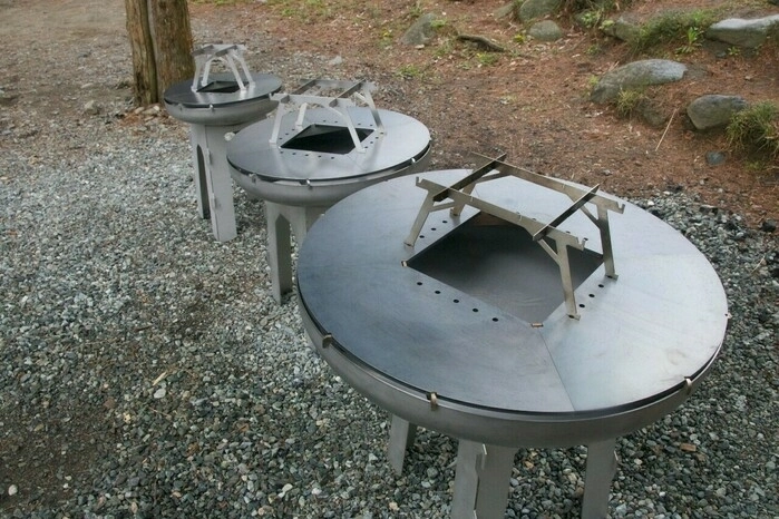 キャンプ場に現れた巨大な円盤の正体とは 鉄加工のプロが手がける独自ブランドの魅力に迫る キャンプ アウトドア情報メディアhinata