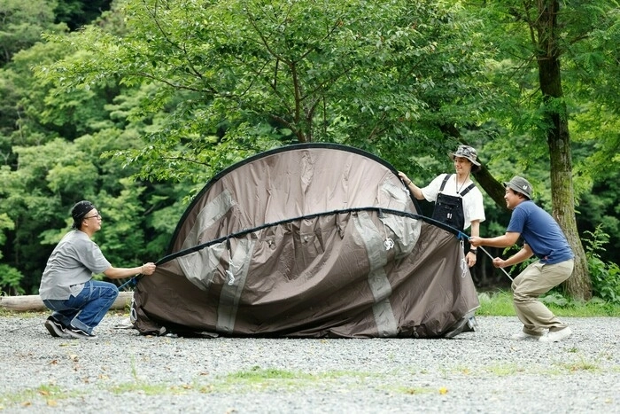 今年の夏はグループキャンプへ行こう 仲間たちと快適にワイワイ盛り上がるためのギアって キャンプ アウトドア情報メディアhinata