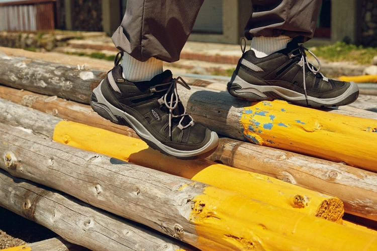 KEEN [キーン] トレッキングシューズ CIRCADIA MID WP キーン