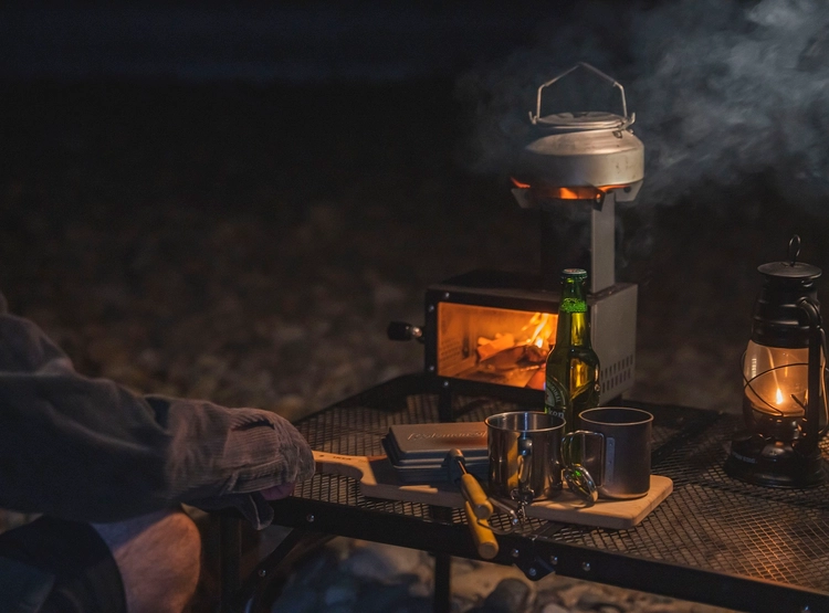 ありそうでなかったサイズ感！卓上薪ストーブ「ディアストーブ」で炎も