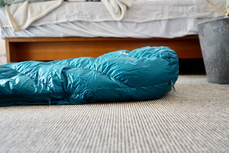 守りのギア選びも重要！快眠必至のド定番寝袋「モンベル アルパイン