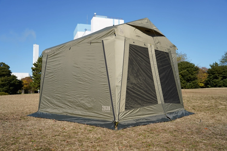 WILD THINGS」の変幻自在なテント＆タープがキャンプシーンに多数登場