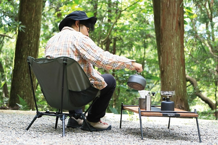 20％OFFもあり】VASTLANDが変化自在な「キャンプフィットチェア」3種を