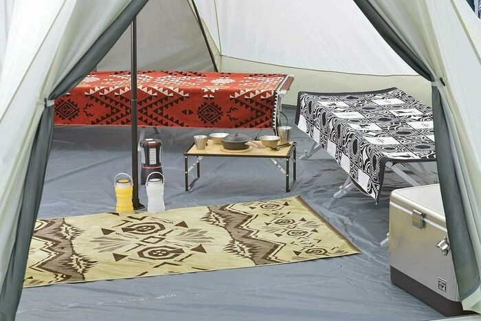 キャンプにおすすめのコットカバー！夏用・冬用や代用品も紹介