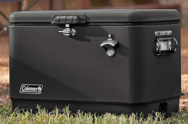 Coleman - コールマン　スチールベルトクーラー（赤黒） Amazon | Coleman(コールマン) 54QT スチールベルトクーラー