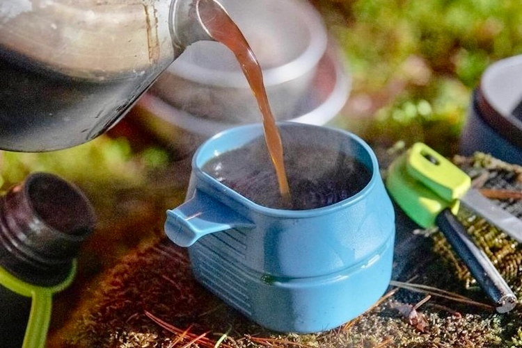 40年以上キャンパーに売れ続ける理由とは?折りたためる名作カップ【目利きのキャンプギア】