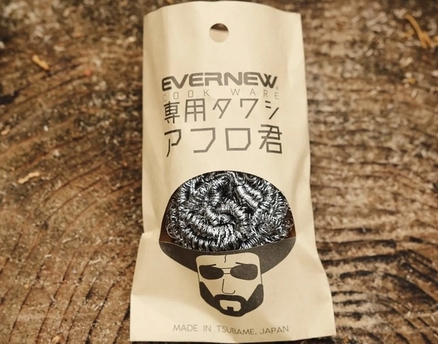 キャンプの金たわし、100均でいいの？エバニューの“専用モデル”が想像以上でした【目利きのキャンプギア】