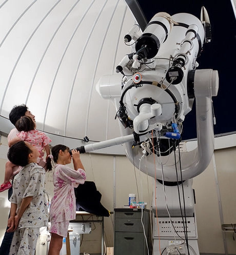 三鷹国立天文台での天体観測の様子