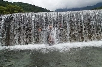 清流大武川の小さな滝