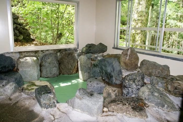 ネイチャーランドオムの岩風呂