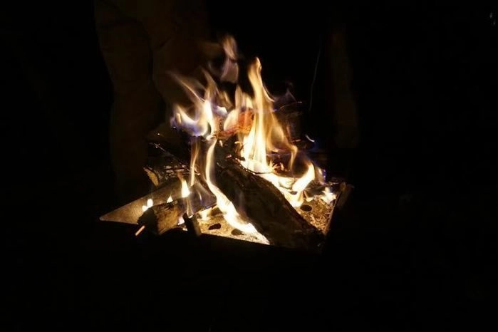 道志の森キャンプ場での焚き火