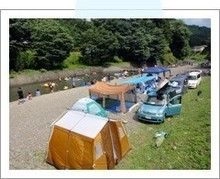ケニーズファミリービレッジの河原のテントサイト
